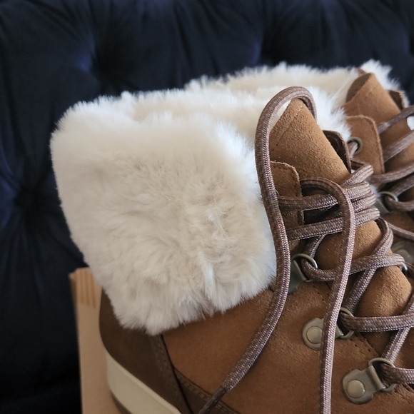 Boots - Picture 2 of 8